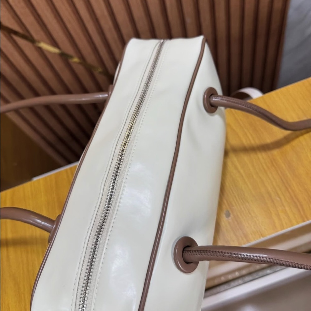 Elegant Cream and Brown Shoulder Bag by - Picture 3 of 9